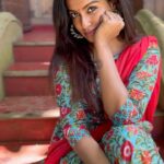 Roshini Haripriyan Instagram - Rosapooo 🌹🌹 #roshni #roshniharipriyan #happy #grateful #thankyouuniverse