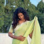 Roshini Haripriyan Instagram - காதல் <3 Saree from @labelpavishka #impromptu #roshniharipriyan