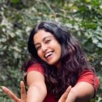 Roshini Haripriyan Instagram - You guys made my day more beautiful with your lovely bday wishes ♥️♥️♥️ Thank you for all the love, support, blessings and for taking time to send your beautiful wishes. Loads and tonnes of love to you all ❣️❣️❣️ #thankyou #grateful #loveyou #roshniharipriyan Chennai, India