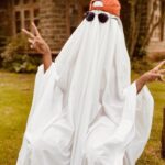 Roshini Haripriyan Instagram - Couldn’t resist doing this ghost trend 👻👻 Co ghost @vaishnavv_7 #roshniharipriyan #roshni #happy #kodaikanal