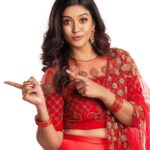 Roshini Haripriyan Instagram - இனிய தீபாவளி வாழ்த்துக்கள் 🪔 Wish you all success, prosperity and good health ♥️♥️ Recent favourite work for @zeethiraitamil Photography @nirmalvedhachalam MUAH @vijiknr Styled by @dipti11_official Coordinated by @abhinayaderick #roshniharipriyan #zeethirai #diwali2022