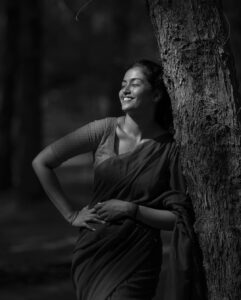Roshini Haripriyan Instagram - 🤍🤍 📷 @lettersbyanandganand #roahniharipriyan #blackandwhite #bw
