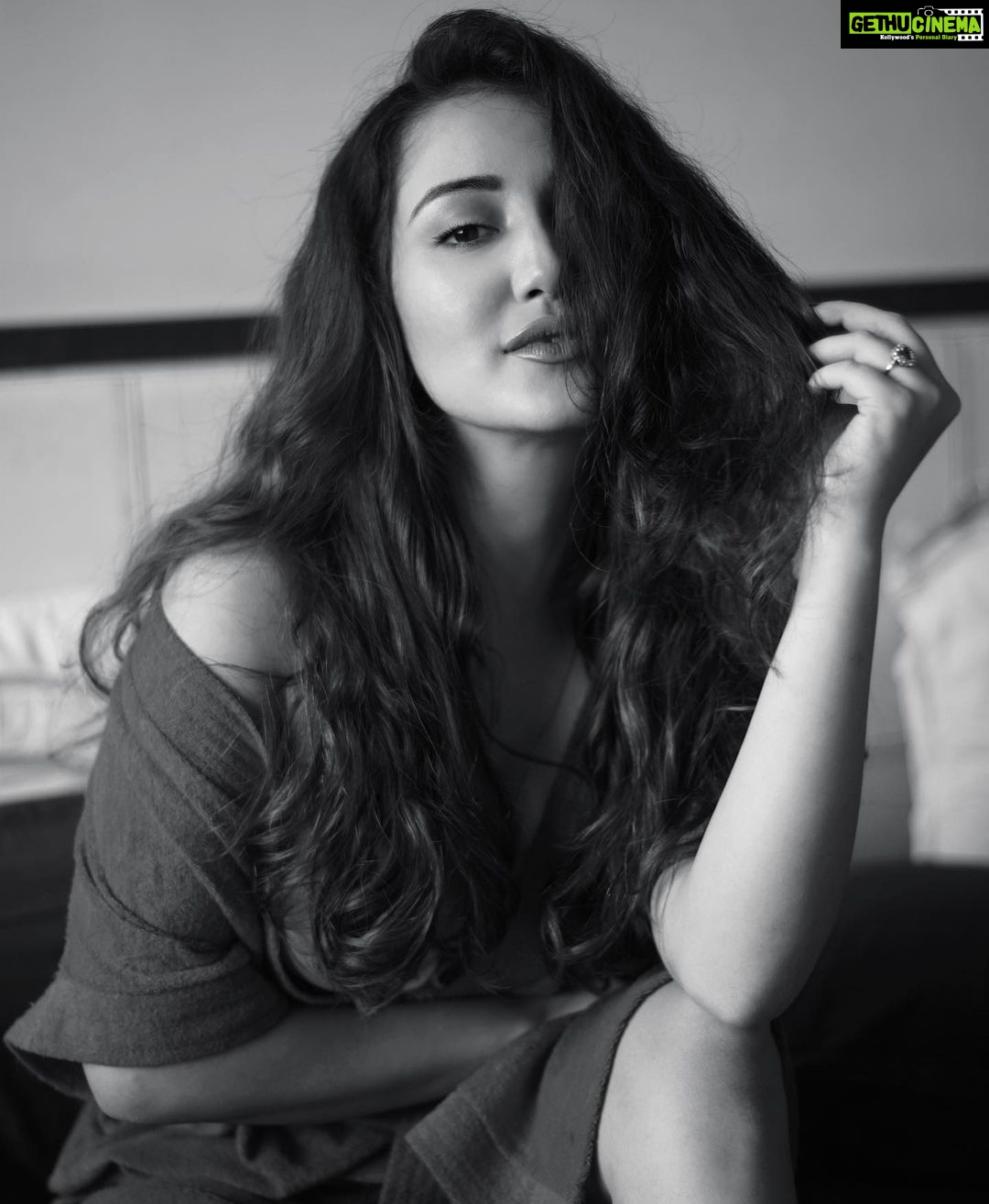 Roshmi Banik Instagram - Letting my soul guide me through it. 🤍💫