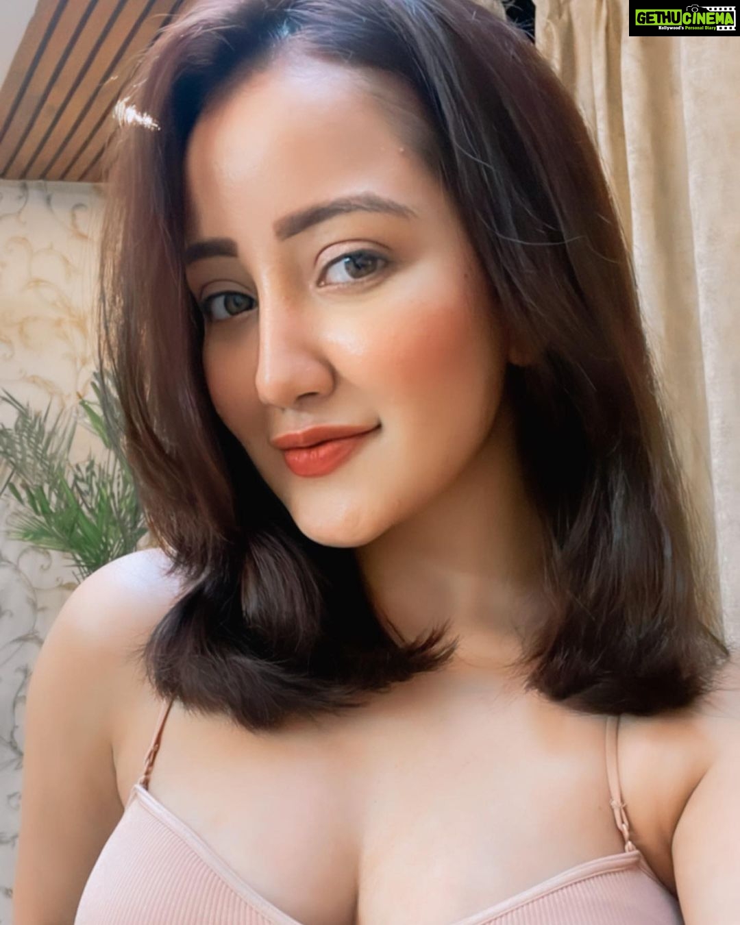 Roshmi Banik - 13.2K Likes - Accept and grow…! 🥂