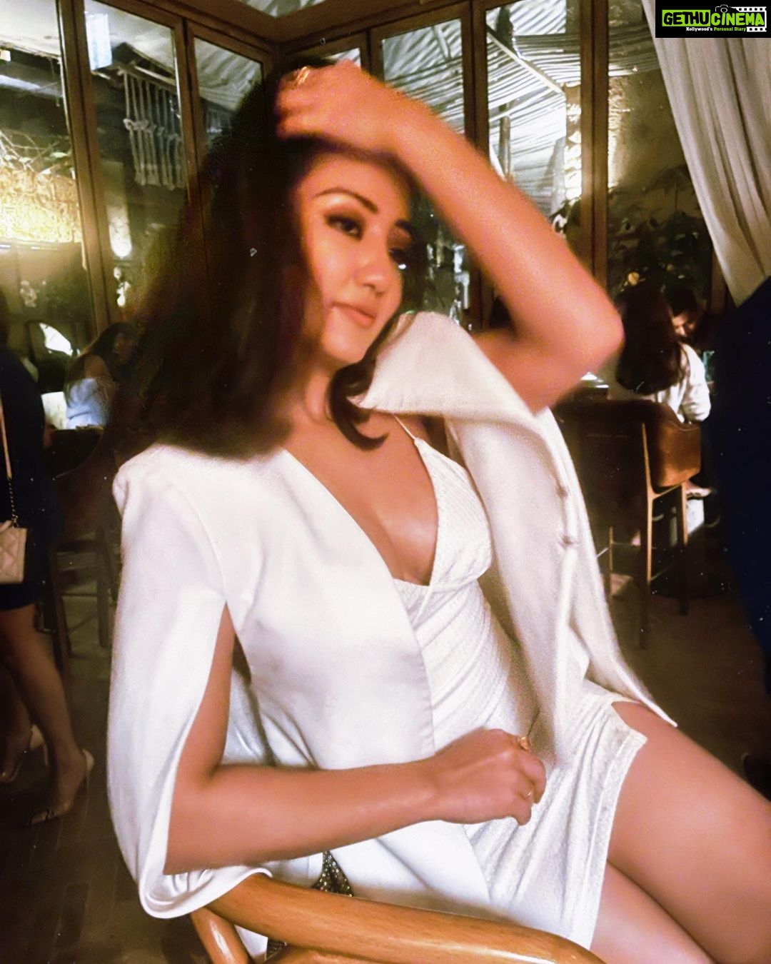 Roshmi Banik - 13.8K Likes - Good weekends, refreshing drinks, extravagant revelries, silly decisions and silly companions create the best memories. 🔥🧿💭 Sneak peek to my #weekend , how was yours? 😉
.
.
.
#saturday #saturdaynight #party #bollywood #friends #memories #blessed #live #love #laugh #roshmibanik