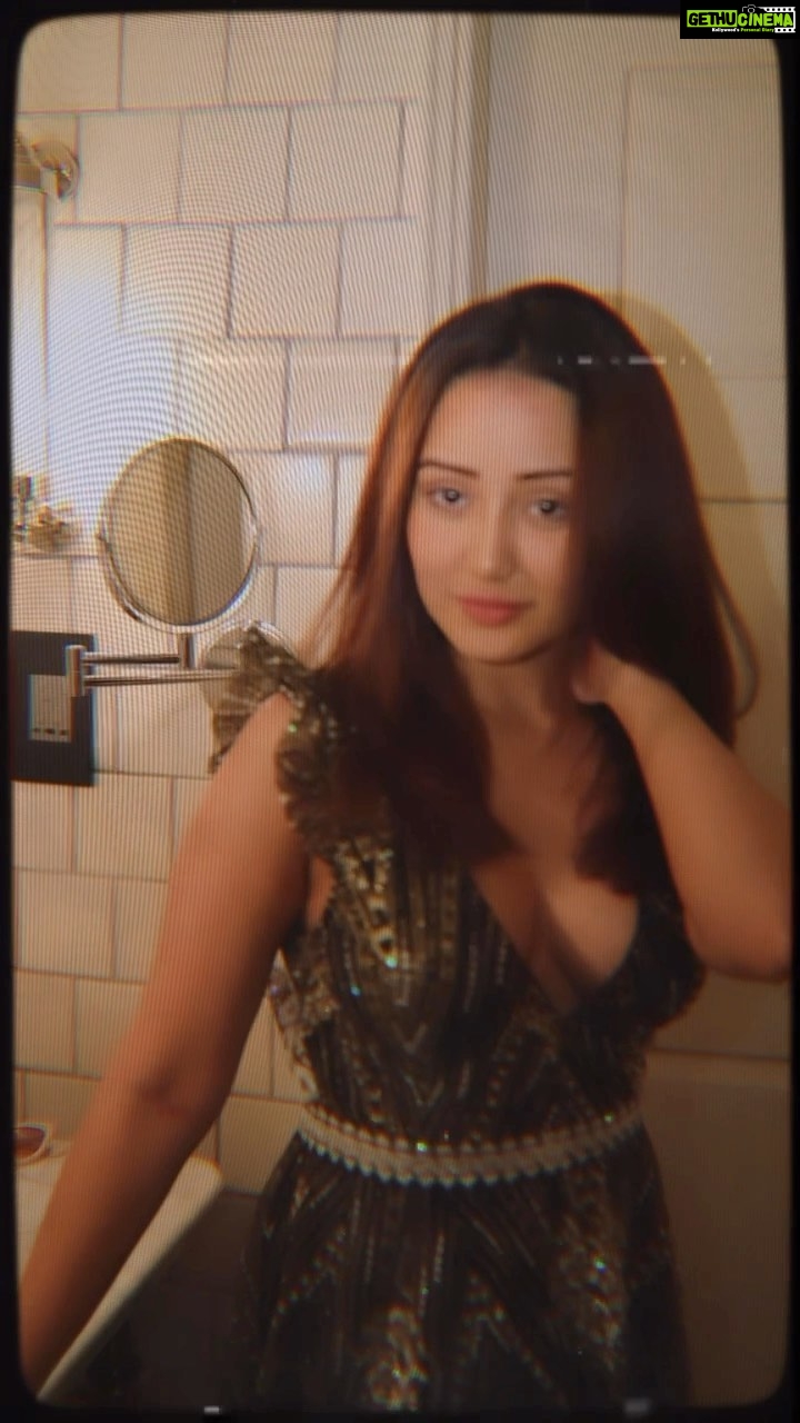 Roshmi Banik - 5.6K Likes - Let me be your 4 am dream. ❣️
.
.
.
.
#viralreels #fashion #makeup #hairstyles #candid #fyp #fypシ #foryou #foryourpage #viralvideos #viralpost #roshmibanik #outfitoftheday #outfit #ootd #ootdfashion #diva #bollywood #hollywood #sunday #hot