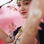 Roshmi Banik Instagram - मन की आँखों को जब तेरा दीदार हो जाता है, मेरा तो हर दिन प्रिय मोहन त्यौहार हो जाता है | हरे कृष्ण 🦚♥️ . . . . #harekrishna #krishna #radhakrishna #radhekrishna #love #indian #bridal #indianbride #dhvanibhanushali #roshmibanik