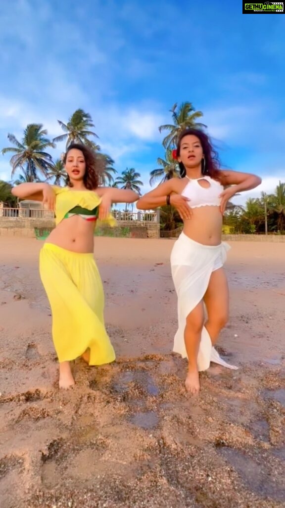Roshmi Banik Instagram - Apsara mode on with the pretty @roshmibanik 💛🤍 - Shot and edited by @akshayjainofficial ❤️ - #reels #trending #manike #norafatehi #yohani #love #beach #trend #dance #beauty