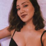 Roshmi Banik Instagram - Is it SATURDAY yet? 🤓 #saturdaynight #saturday #weekend #black
