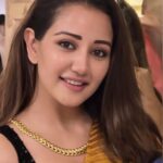 Roshmi Banik Instagram - Close up!!! 🌼