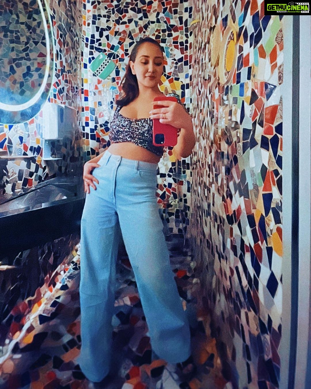 Roshmi Banik Instagram - Giant leaps often start with small steps. ⚡️