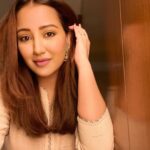 Roshmi Banik Instagram - 🤍 . . . #traditionalwear #indian #ootd #viral #viralpost #roshmibanik #foryoupage #fyp #foryou #love #happy #blessed Pune, Maharashtra