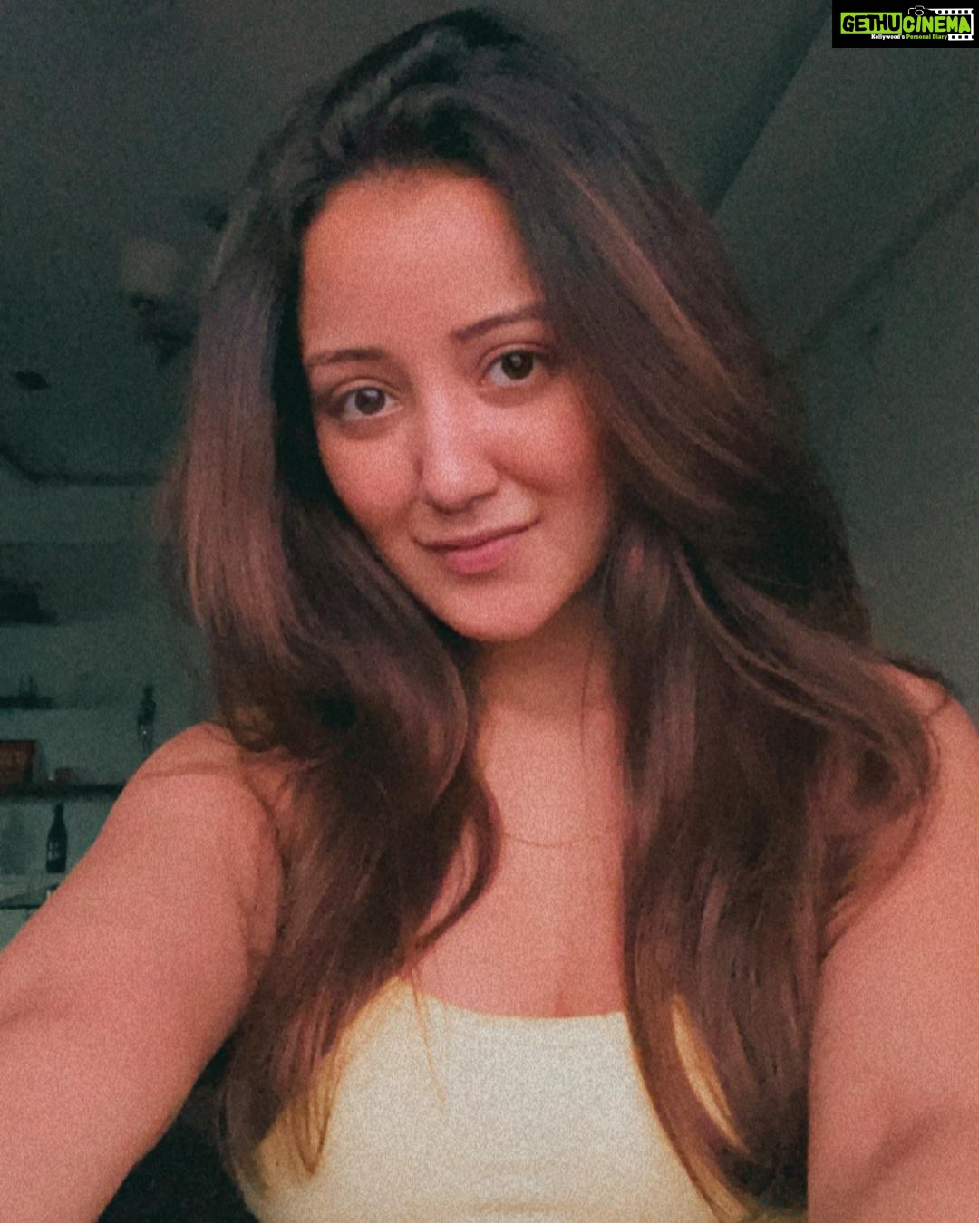 Roshmi Banik - 11.7K Likes - 🌻