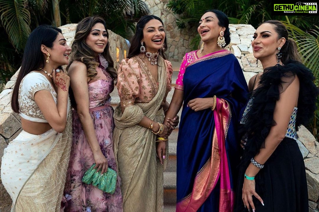 Rubina Bajwa Instagram - Oh the laughs, the fun, the stories and โฆ fashionably late for the photo shoot @romy7669 @jennifercliu ๐ถ๐ซถ๐ฝ @bajwasabrina @neerubajwa @chrissy_aulakh @natalia_melwani ๐ธ @feelm.storytellers Las Ventanas al Paraiso, A Rosewood Resort