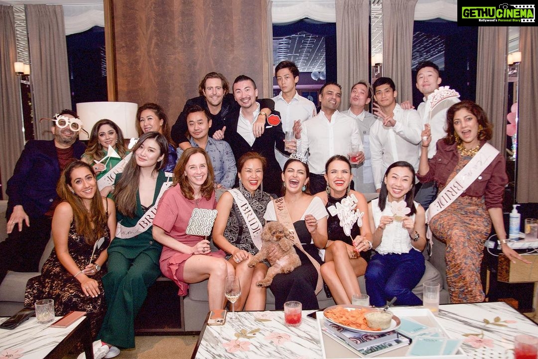 Rubina Bajwa Instagram - Beautiful night with beautiful people @natalia_melwani @gchahal @chrisamjones @jbbgram @tttckcttt @anjalihk @abbiness_ @alicemapy @peetumelwani @eddielau89 @yutarrific @elisa.skilts @thierrytsang Heather, Natalie @superturtleibiza 📸 @ameerkb Rosewood Hong Kong