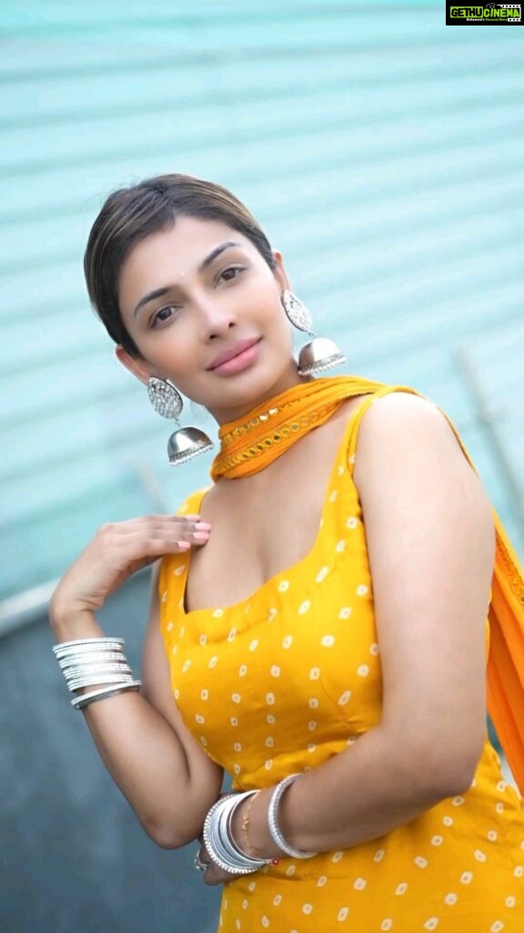 Rubina Bajwa Instagram - Chann Sada Hai Tu Sanu Kehn De . . Presenting Bandhani Print Garara Suit . . Inframe: @rubina.bajwa 📸: @sushantdas_cam . . . . #2022 #september #reelsinstagram #reels #instagood #indianwear #indianlook #likesforlike #likeforfollow #bandhani #labelbymanpreet Chandigarh, India