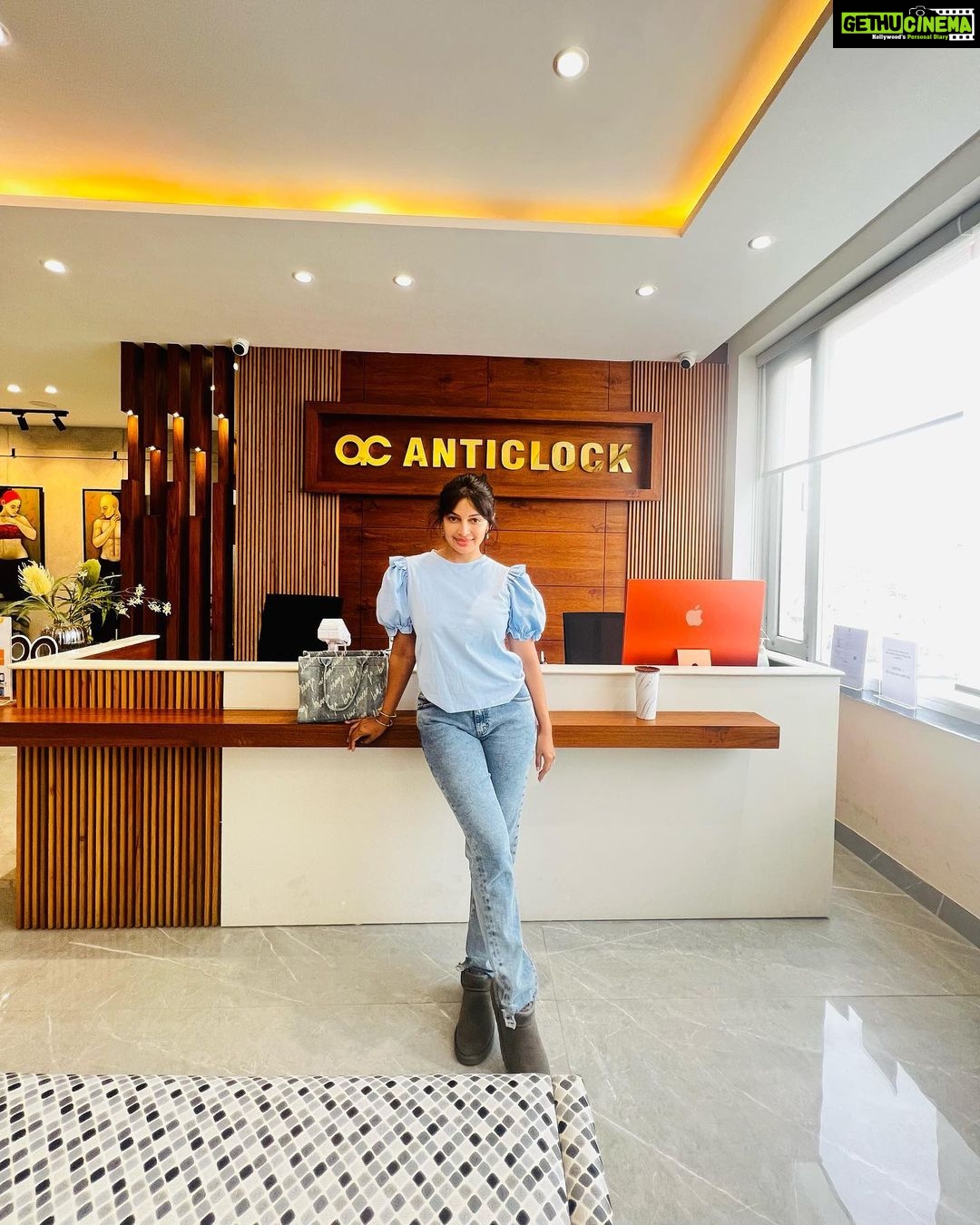 Rubina Bajwa Instagram - @anticlockmedispa @drkmkapoor my one stop beauty stop in Chandigarh π«Άπ½π§πΎββοΈ feeling refreshed! ANTICLOCK MEDISPA