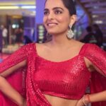 Ruhi Chaturvedi Instagram - Serving you Good Looks , Good Looks aaannndddd GOOD LOOKS . . . . Styled by @shailjaanand with @mahakhirani07 Outfit by @aashiluthrastore Jewellery by @the_jewel_gallery . . . #zranominationparty #hotnessoverloaded #maikhudkifavouritehoon😉🙈❤️ #eventready