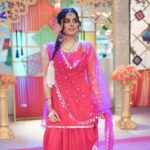 Ruhi Chaturvedi Instagram - O Main Soni Kudi O Jaadu ki Pudi O Main Banake Guddi O Dil Le Ke Ud . . . . Outfit @sacorina Make up @r_aj11111 Hair @sanabharsakal Pic @sunnytheshooter . . . #simplybeingsherlyn #kundalibhagya #balaji #zeetv #lovelovelove