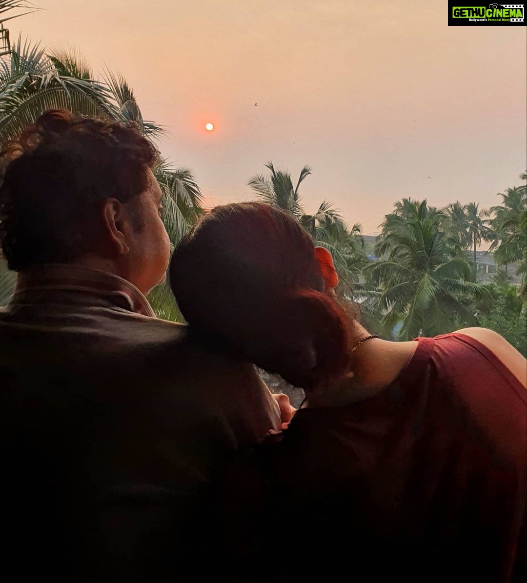 Ruhi Chaturvedi Instagram - Papa ❤ . . . . #daddysgirls #iamwhatiambecauseofhim #lovelovelove #sunsetlovers
