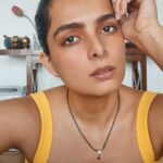 Ruhi Chaturvedi Instagram - 🍋 or 🍊 . Bolo bolo . . . #randomclicks #canicallitdaylookornightlook