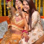 Ruhi Chaturvedi Instagram - Ladki Ka Glow Dekh Rahai Ho Pyaar Ka Glow 💛 . . . #Meraiyaarkishaadihai #haldiceremony