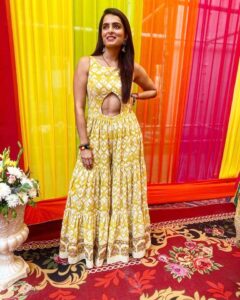 Ruhi Chaturvedi Instagram - 💛 
.
.
Styled by @shailjaanand
Outfit by @kanyadan_closet
Jewellery by @the_jewel_gallery
Assisted by @mahakhirani07 
.
.
.
#Meraiyaarkishaadihai