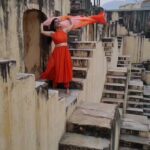 Ruhi Chaturvedi Instagram - I have been going to Rajasthan since I was a child . But yet there are so many places I haven't seen.... Panna Meena ka Kund Is one such place. So Beautiful yet so Mysterious 😍 . . . Outfit @aachho Styled @stylebysugandhasood . . #Rajasthan #lovelovelove #hiddengem