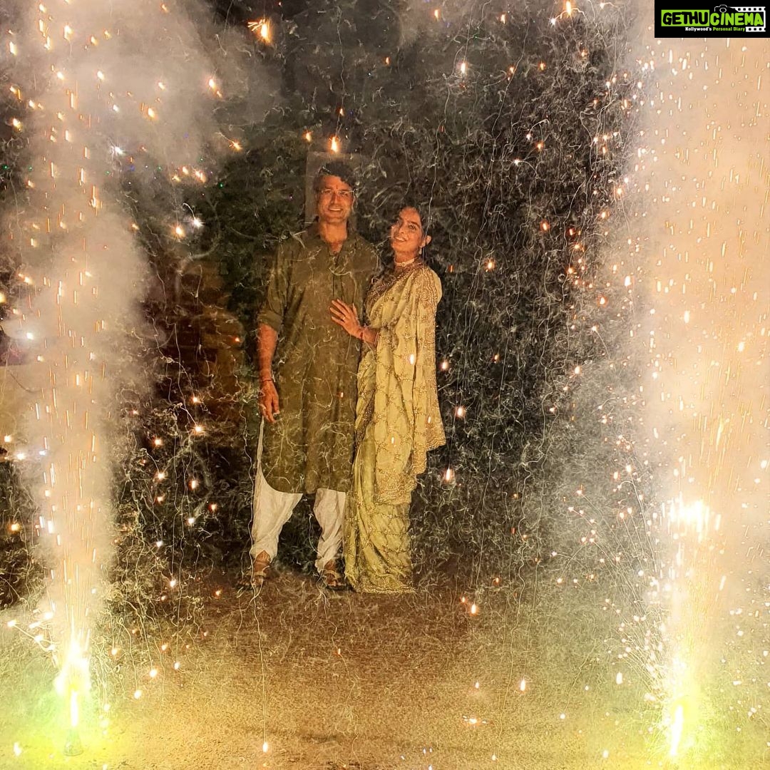 Ruhi Chaturvedi Instagram - Happy Diwali 💕 . . . . #Shivkirooh #LetsLoveMore #withnewhopes💕loadsofhappiness #2021