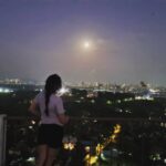 Ruhi Chaturvedi Instagram - Jaane Kitne Dinon Ke Baad Gali Mein Aaj Chaand Nikla 💕 . . . #moonchild🌙 #fullmoonlove #Shivkirooh #lovelovelove