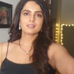 Ruhi Chaturvedi Instagram - Have to get somewhere on short notice? Make sure you put your best foot forward! Get that magnificent glow in an instant by getting the Glowing Gold facial kit by Nature's Essence . It makes sure you get the best glow at the best price in no time. Get yours today . . . Follow @naturesessenceofficial to get your kit . . #NaturesEssence #NaturesDetanPower #Facial #FacialAtHome #NaturalSkinCare #SkinCare