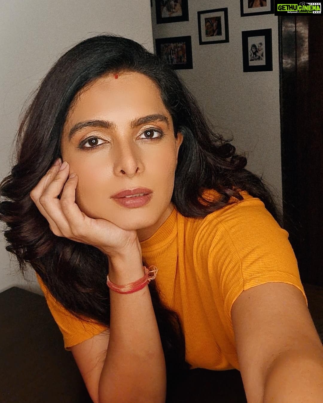 Ruhi Chaturvedi Instagram - 🍋 or 🍊 . Bolo bolo . . . #randomclicks #canicallitdaylookornightlook