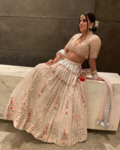 Ruhi Chaturvedi Instagram - ਸੋਹਣੀ ਕੁੜੀ 💫 
.
.
.
.
Styled by @shailjaanand
Outfit by @aashiluthrastore
Jewellery by @the_jewel_gallery