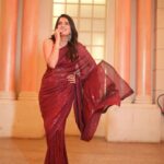 Ruhi Chaturvedi Instagram - I keep laughing. That's why they call me "हस्ती" 😁 . . . . Outfit by:- @swadeshi_shringaar Earrings by:- @kaashbykanishka Styled by :- @seam_stress_by_rajludhwani Pic by:- @theroyalprofessional . . . #dostikishaadithi #yeamerafavposehai #3slideiswhensomeonementionedfood