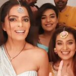 Ruhi Chaturvedi Instagram - Mind it RASCALAAA NAAANSENSE PEOPLE'S @nzoomfakih @sanjaygagnaniofficial @dearmansi @girirajkabra . . . #Thesquad #firsteverygroupreel #bhaitoomucheffort #lovelovelove #Thankyouguysfordoingthis