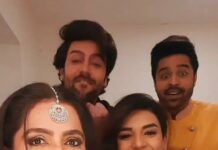 Ruhi Chaturvedi Instagram - Mind it RASCALAAA NAAANSENSE PEOPLE'S @nzoomfakih @sanjaygagnaniofficial @dearmansi @girirajkabra . . . #Thesquad #firsteverygroupreel #bhaitoomucheffort #lovelovelove #Thankyouguysfordoingthis