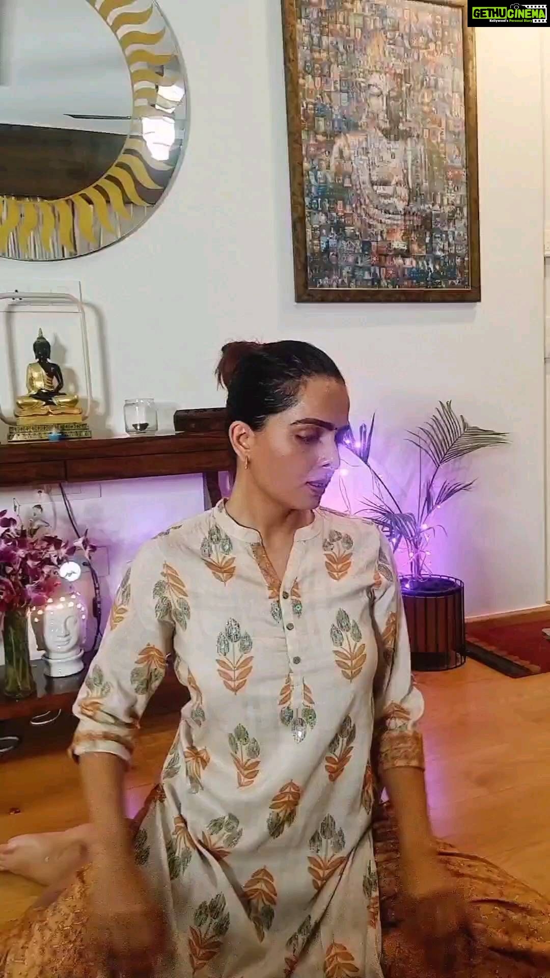 Ruhi Chaturvedi Instagram - Aise kyu ????