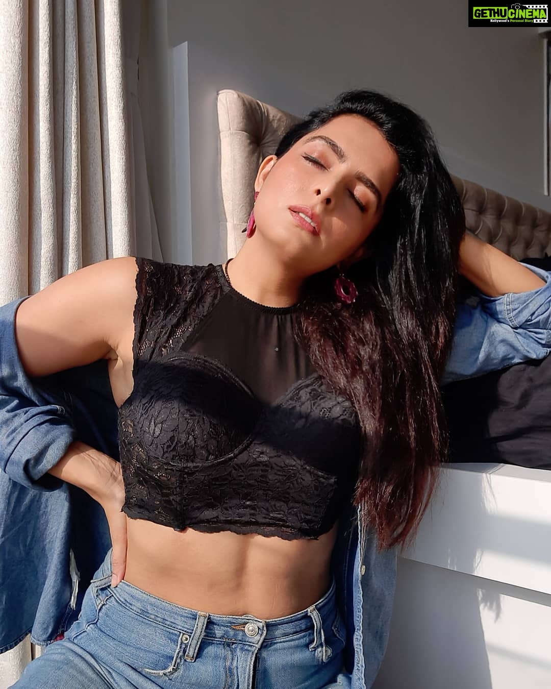 Ruhi Chaturvedi - 44.7K Likes - Most Liked Instagram Photos