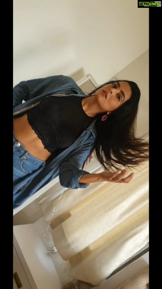 Ruhi Chaturvedi Instagram - Styling my fav bralette, @clovia_fashions has some stunning ones that you can style with anything, so here’s my denim look for you. Campaign by : @gopromoto.in #clovia #bralette #gopromoto #ootd #nerd #chic #vibes