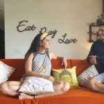 Ruhi Chaturvedi Instagram - Mera Lockdown Wala Gossip Partner 🤓 . . . . #Shivkirooh #lovelovelove #halfofthetimeheisnotevenlistening Home Sweet Home