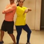 Ruhi Chaturvedi Instagram – We did our own mini dance event…. 
Chorography by sweetest @realsaurabh_khatri & @khatri_harpreet ❤️ 
.
.
.
Nonjudgmental Viewers Only 🙄 
.
.
.
#shivkirooh #Dancedafterages #needtodothismoreoften 
..
.
.
@shivendraa_om_saainiyol