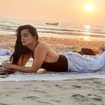 Ruhi Chaturvedi Instagram - When the picture says it all 💛 . . . 📸 by my long lost friend @in.her.realms . . . #Rctravels #goadiaries #favtimeoftheday #sunsetgirl #lovelovelove #ishouldstayonthebeach Morjim