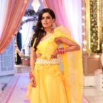 Ruhi Chaturvedi Instagram - 🐝 . . . Outfit - @sacorina Make up - @r_aj11111 Hair - @sanabharsakal Pic - @pappu.gupta.549 . . . #Simplybeingsherlyn #kundalibhagya #balaji #thankyougod #lovelovelove #butterkaemojihinahihai