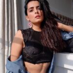 Ruhi Chaturvedi Instagram - I'll do what Queens do. I will Rule - Daenerys Targaryen, Mother of Dragon's 🐉🐲 . . . . #Rckikahani #mustbeareasonwhyimqueenofmycastle