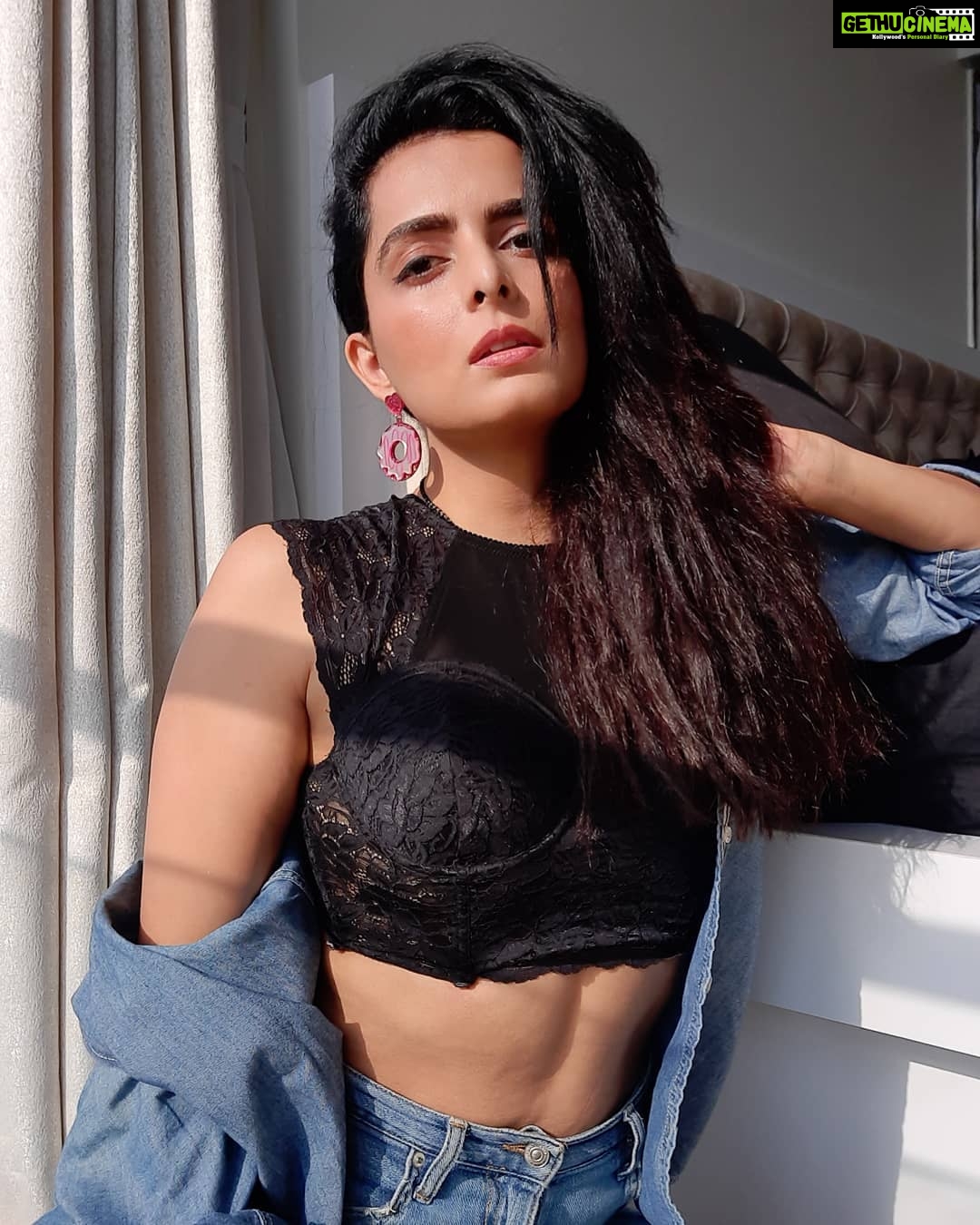 Ruhi Chaturvedi - 44.7K Likes - Most Liked Instagram Photos