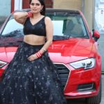 Ruhi Chaturvedi Instagram - Head Turner or.... a head Turner The Flair in the Smile moment 😊 . . . Outfit @sacorina Make up @sunil.tambe.79827 Hair @supriyasatavse Pic @pappu.gupta.549 . . . Dupatta moment by @kapursahab Car backdrop @sanjaygagnaniofficial ki gaadi . . . #simplybeingsherlyn #lovelovelove #kundalibhagya #balaji #thankyougod