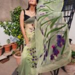 Ruhi Chaturvedi Instagram - 🦚 . . . In love with this beautiful hand painted saree by @rang_craft . . Pic by @mansi__saini606 . . #Rckikahani #lovelovelove #Atisundar Jaipur, Rajasthan
