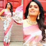 Ruhi Chaturvedi Instagram - Have you seen my 💟 . . Saree by - @nazakat_by_preety Jewellery by - @rubyscreations17 Make up by @r_aj11111 Hair by @supriyasatavse Saree draped by @dimplekaur6060 Pic by - @ganesh_1214_ . . . #rckikahani #lovelovelove