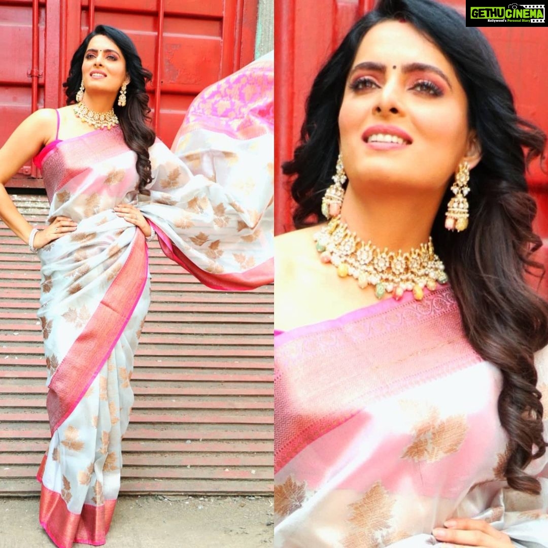 Ruhi Chaturvedi - 44.5K Likes - Most Liked Instagram Photos