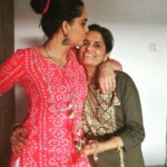 Ruhi Chaturvedi Instagram - Maa 💕 . . . . #Maininkiroohho #merimaa #Lovelovelove #Thankyougod